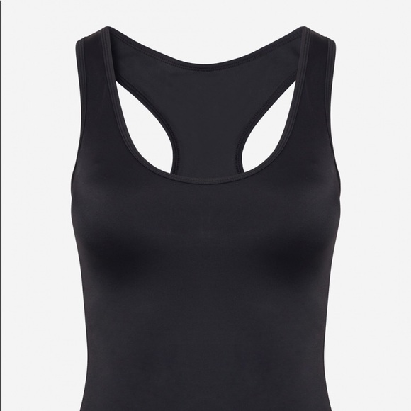 L’URV Luxury Midi Bra Top in Black NWT - Picture 4 of 8